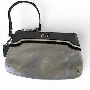 Coach Gray Leather Wristlet Clutch‎ Black Trim Zip Small Purse Minimal Chic